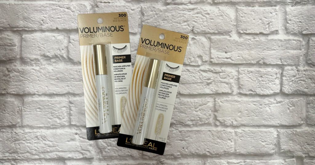 A pair of brushes sitting on top of a brick wall.